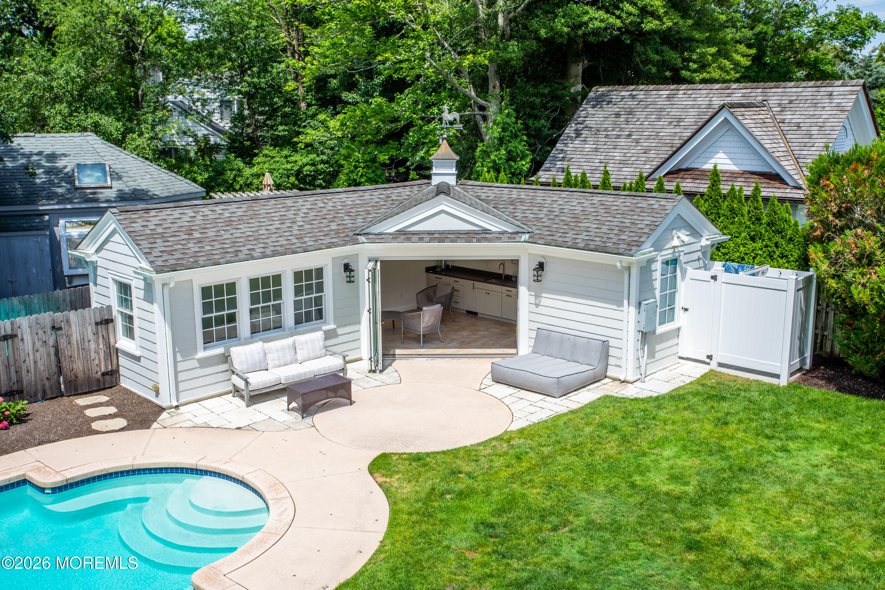 38 Vroom Avenue