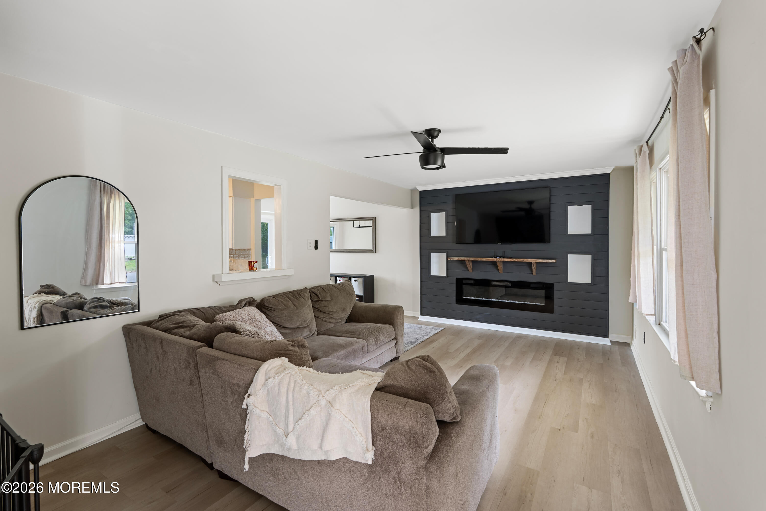982 Rosewood Avenue