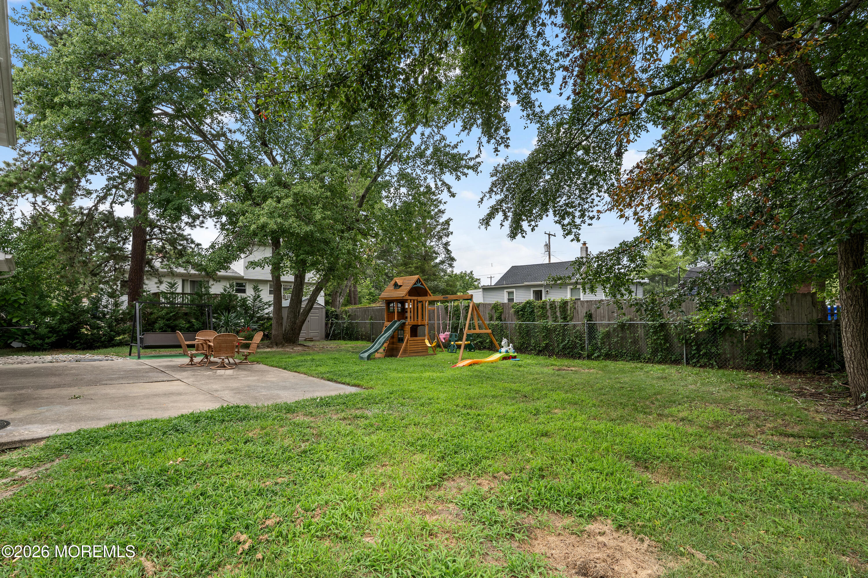 982 Rosewood Avenue