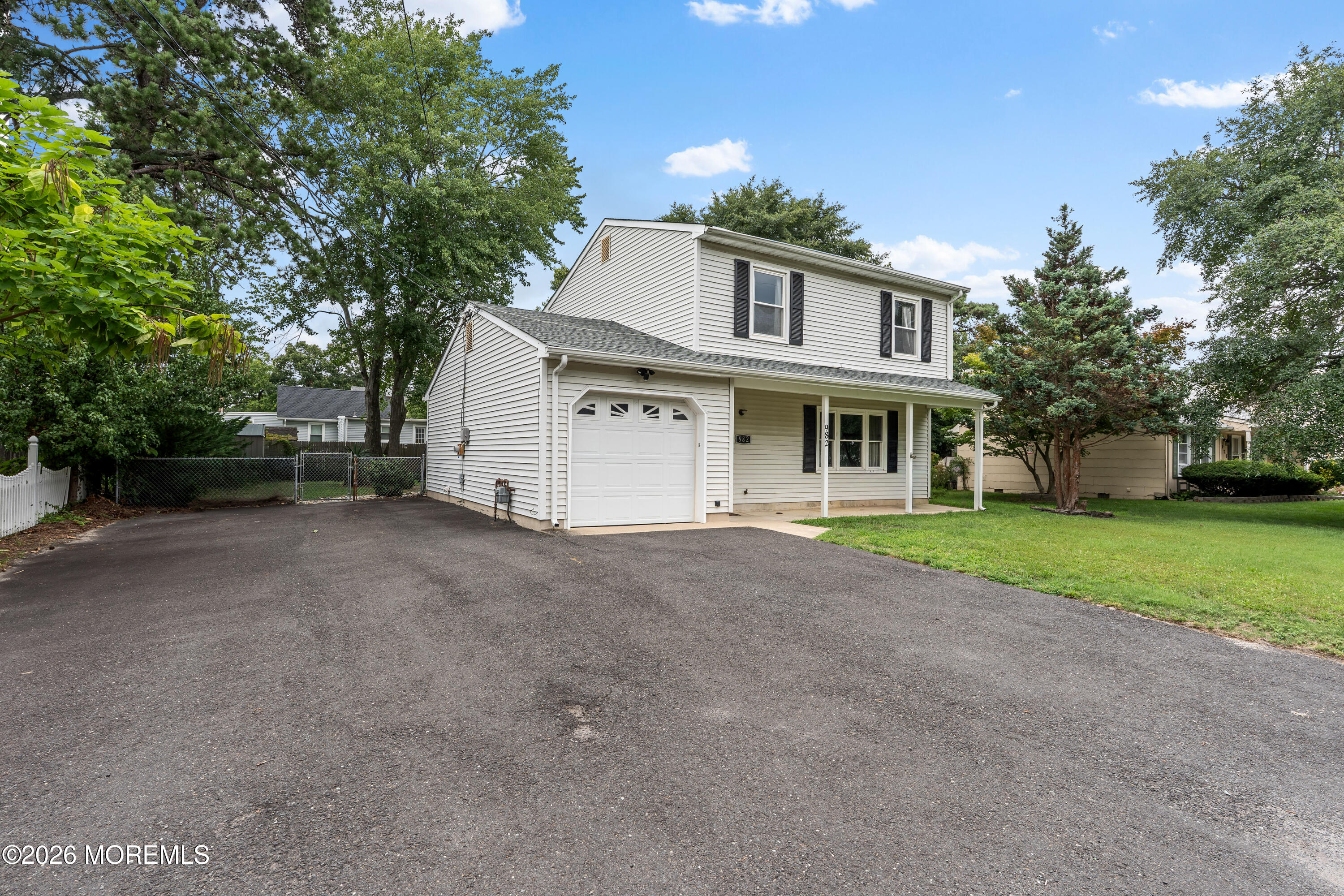 982 Rosewood Avenue