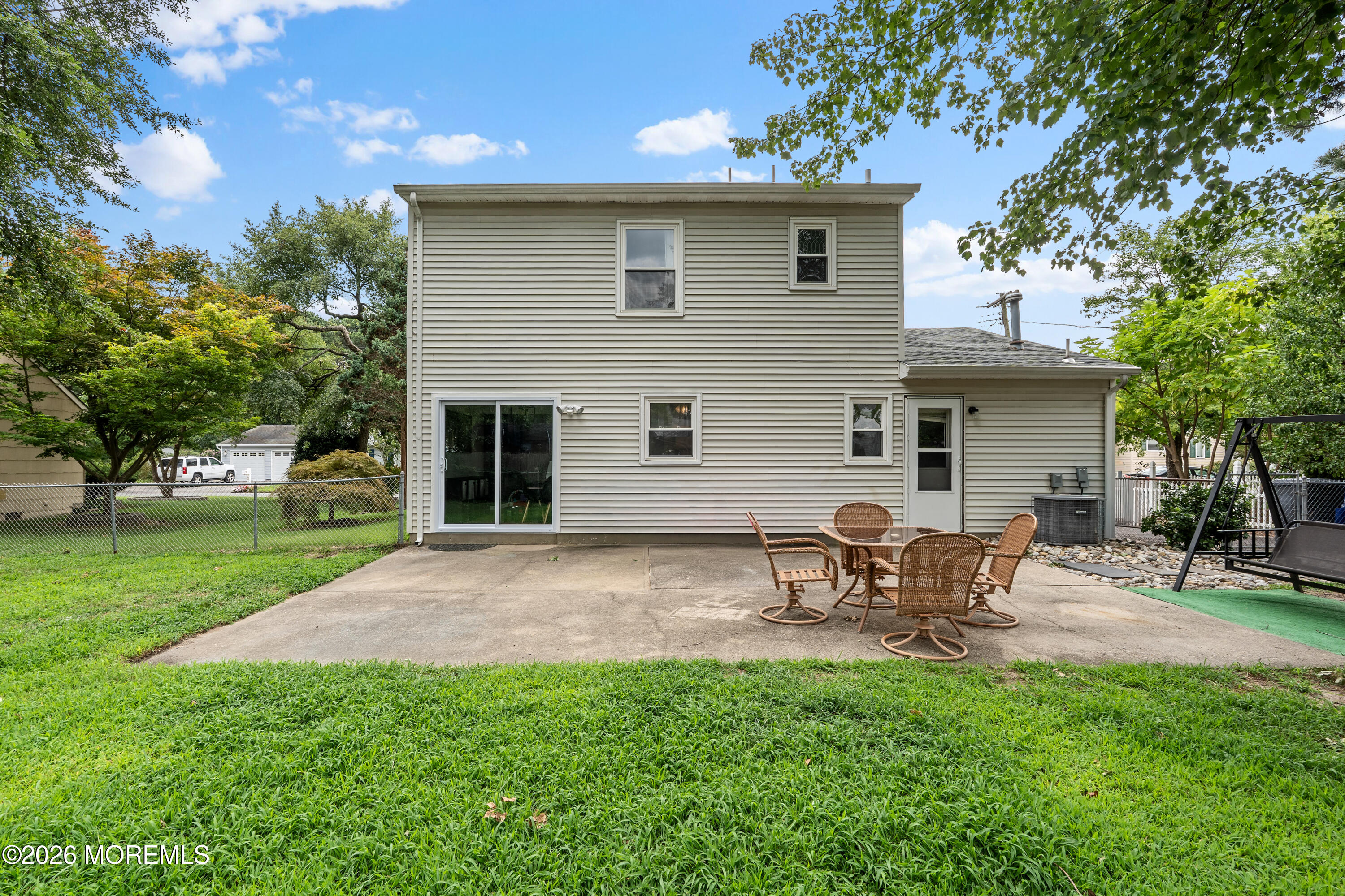 982 Rosewood Avenue