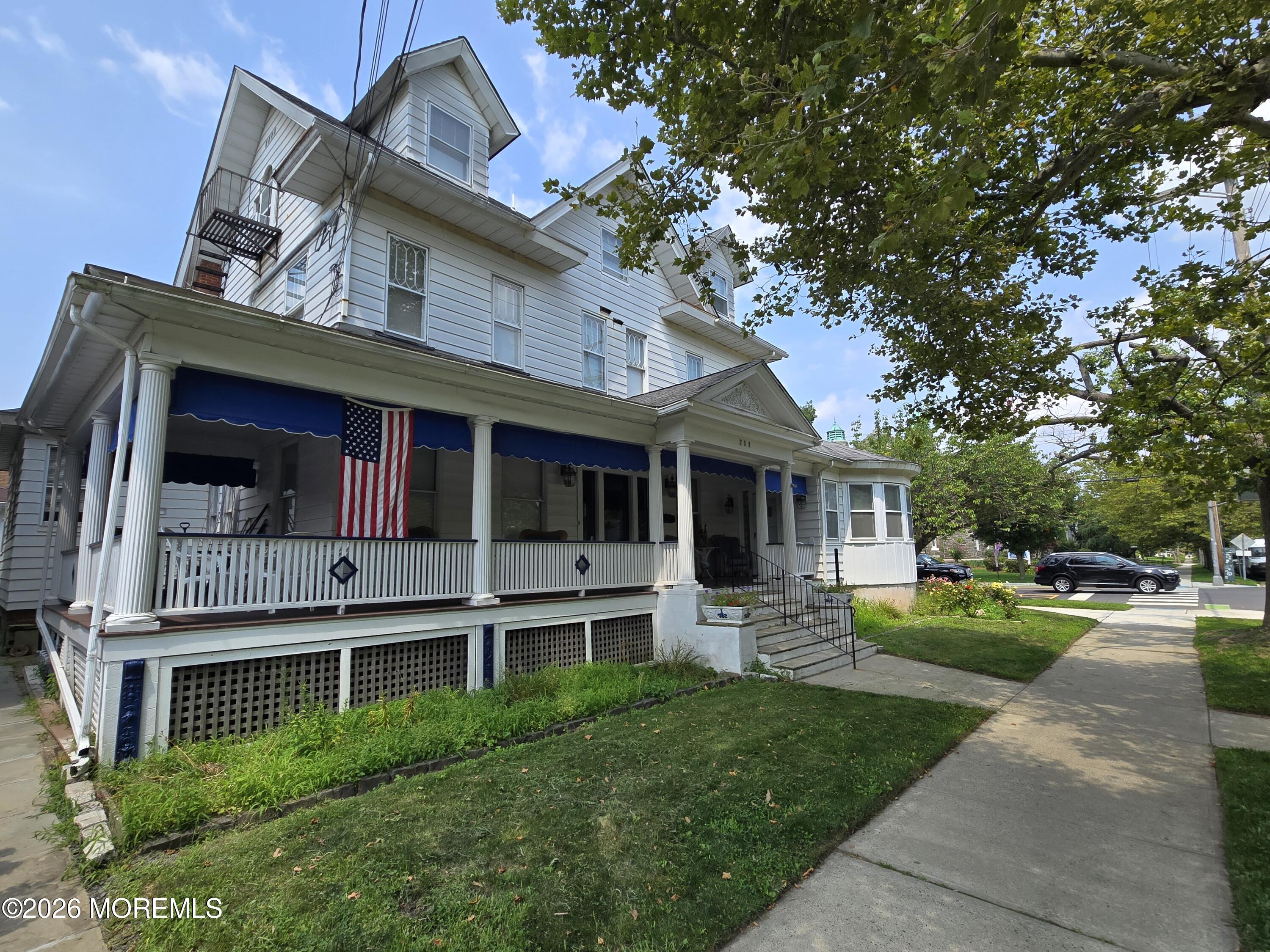 711 Grand Avenue 1N