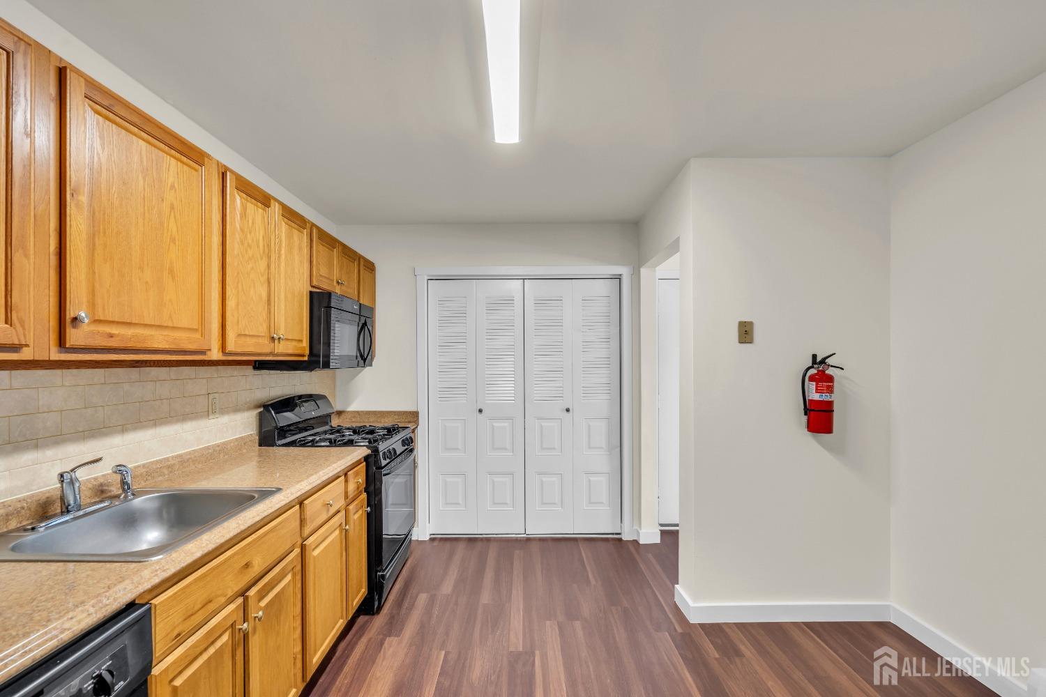 1228 Cricket Lane