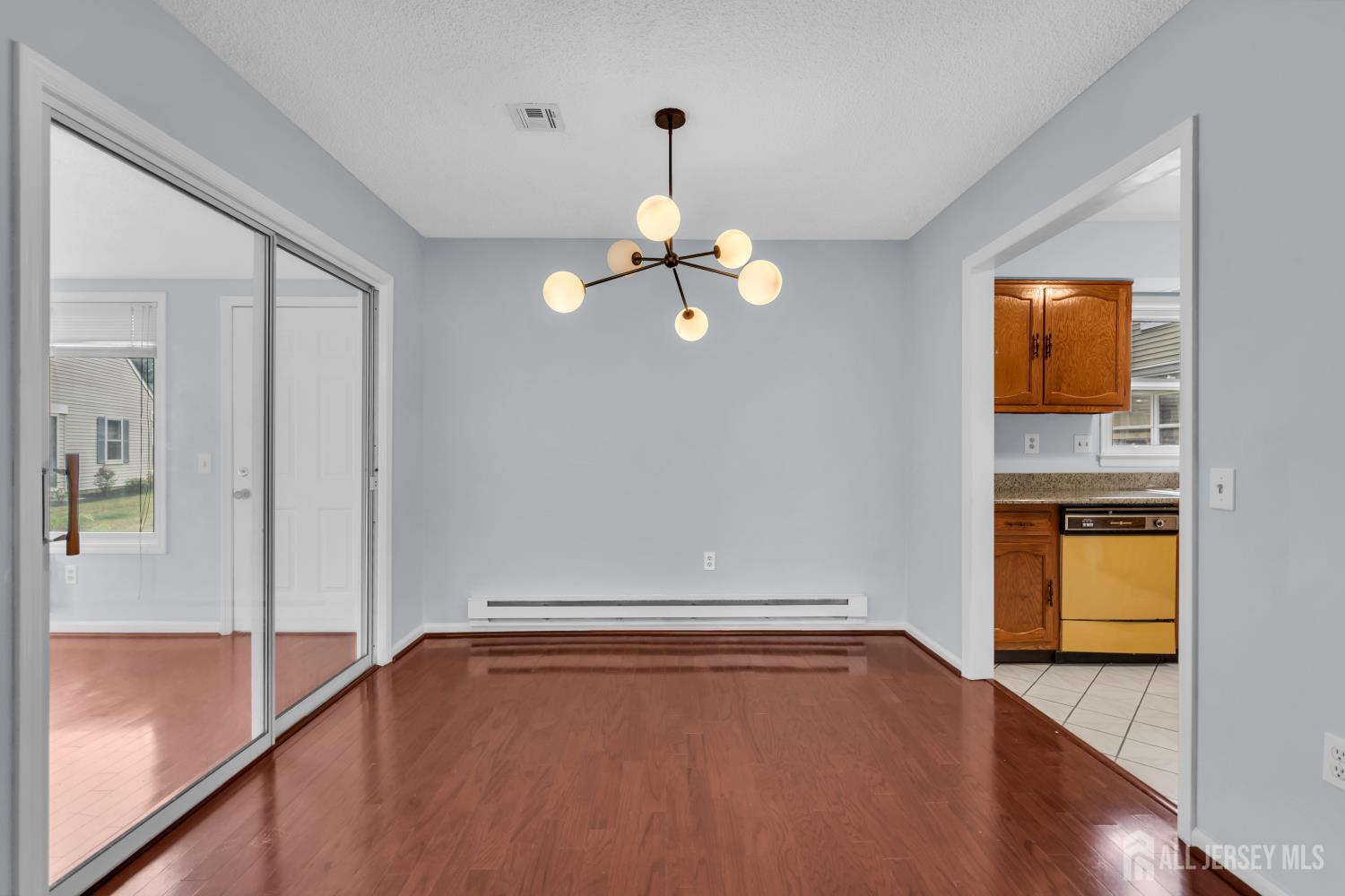452-A Roxbury Lane