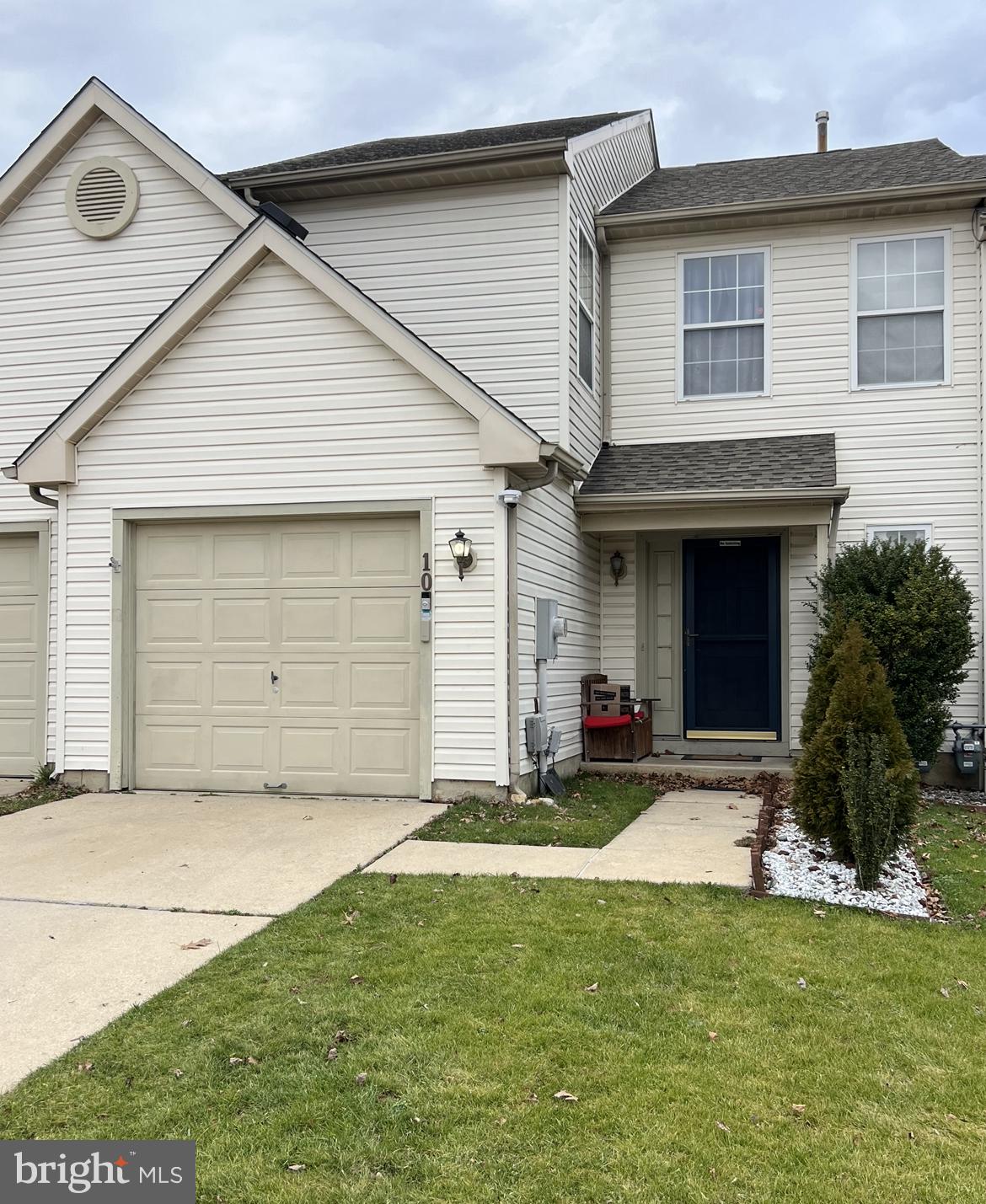 10 WOODCREST LANE