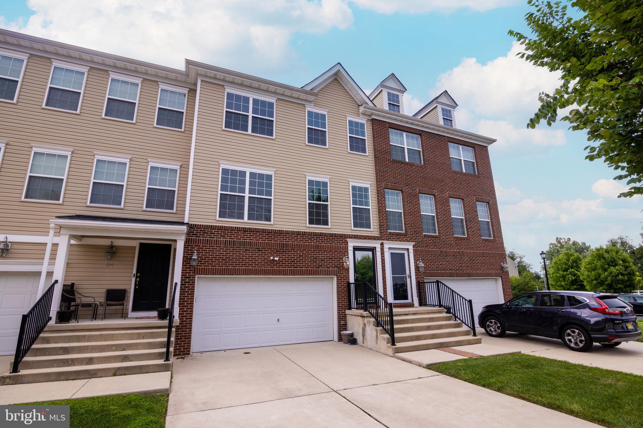 82 CREEKSIDE WAY