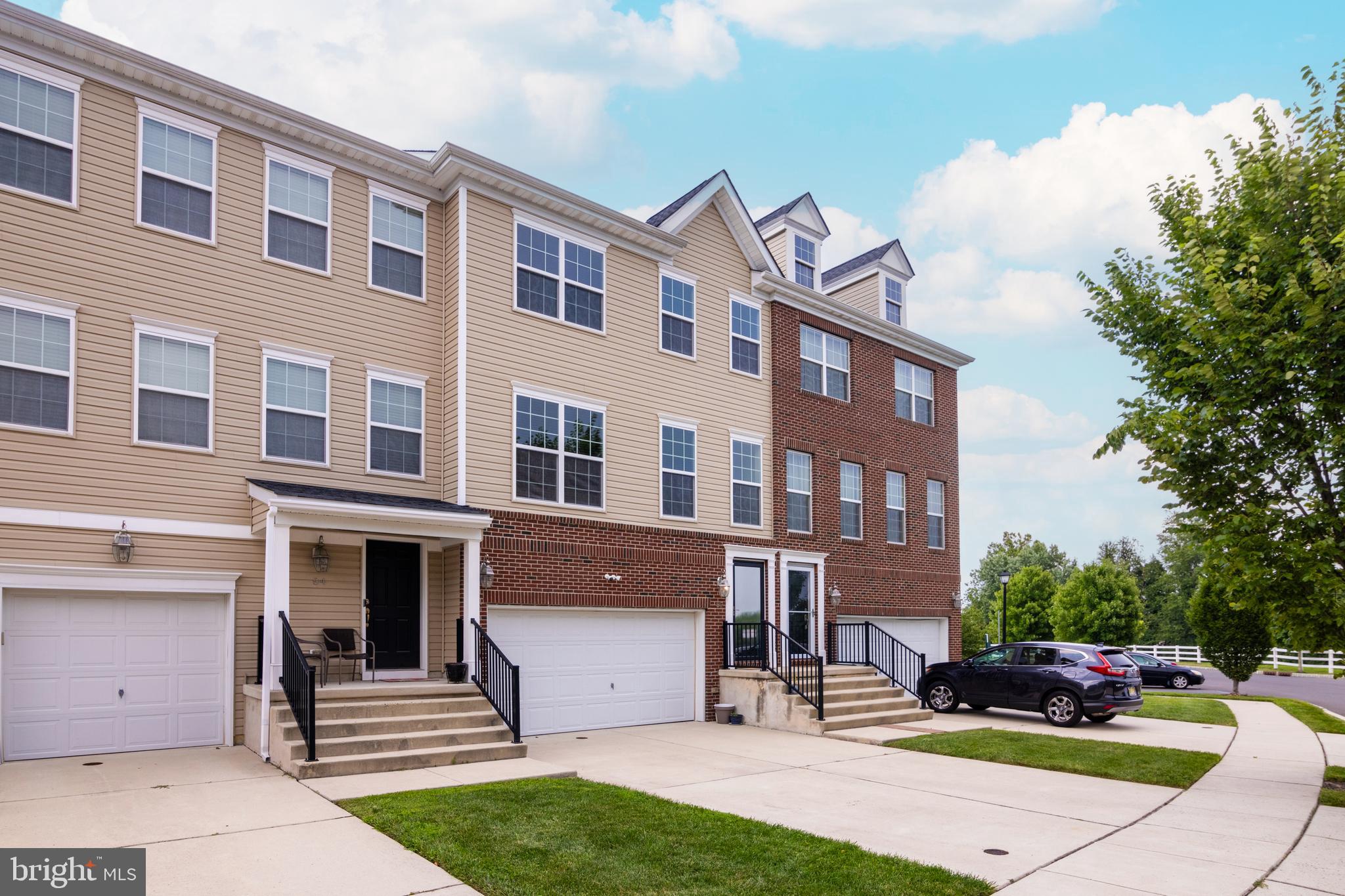 82 CREEKSIDE WAY