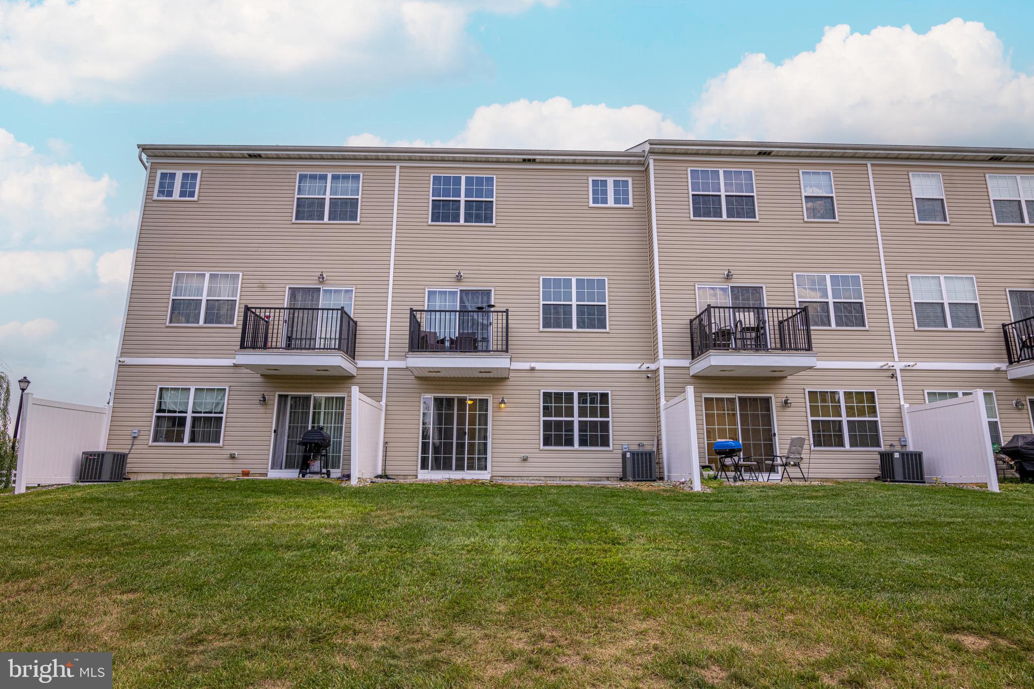 82 CREEKSIDE WAY