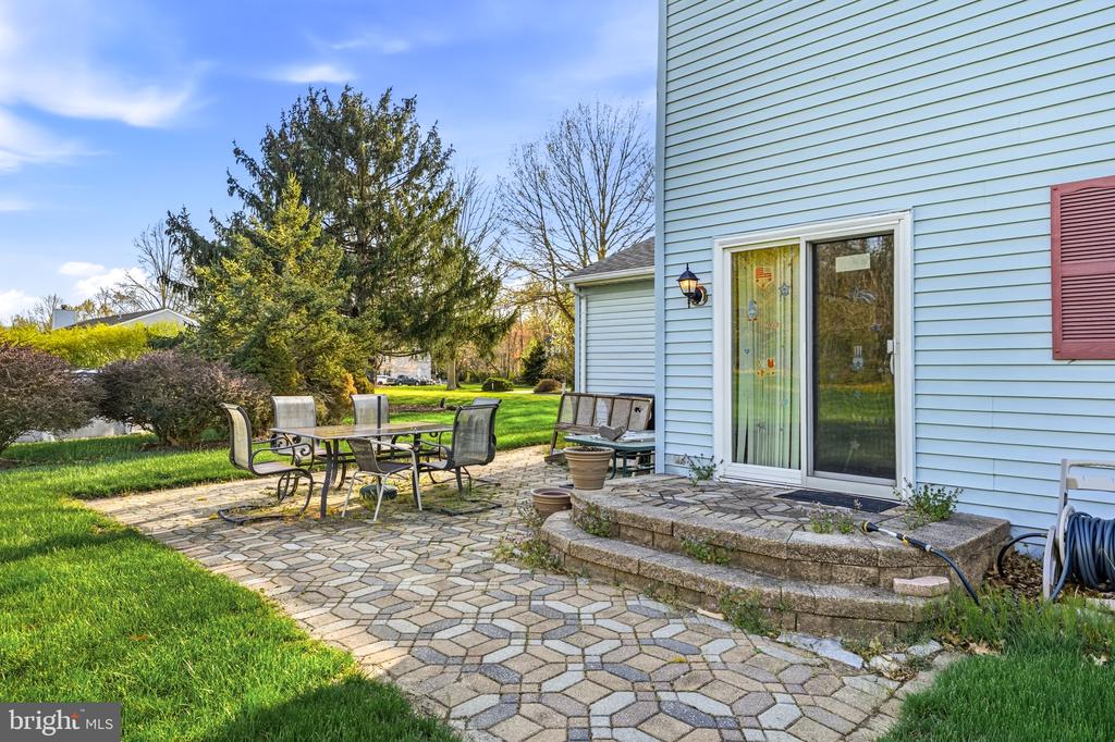 10 CARLYLE DRIVE