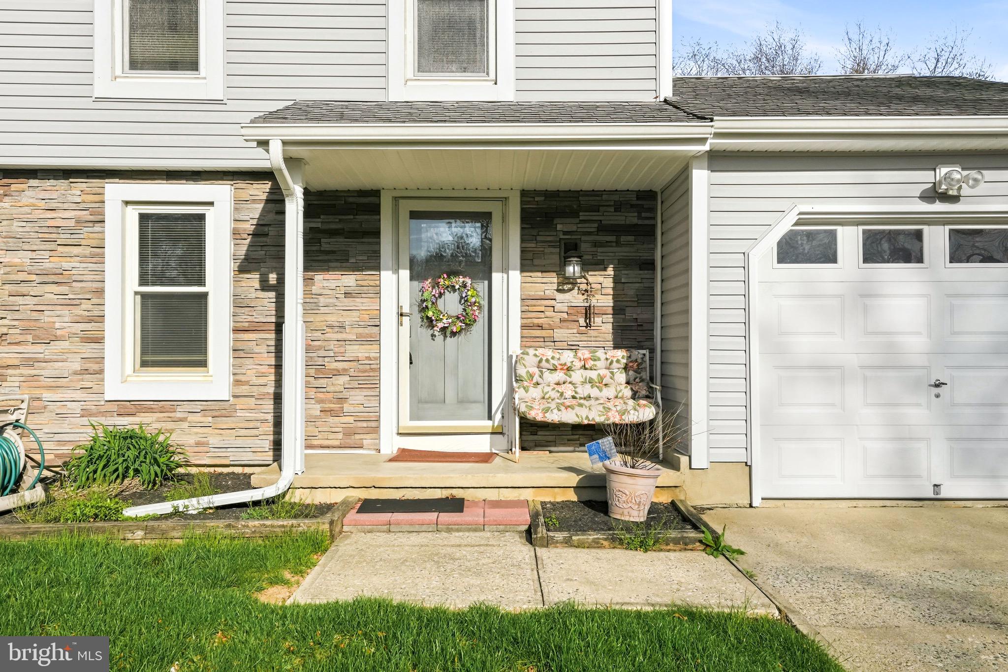 10 CARLYLE DRIVE