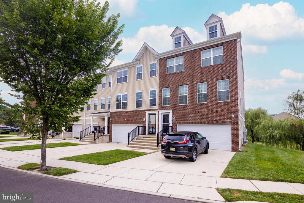 109 CREEKSIDE WAY