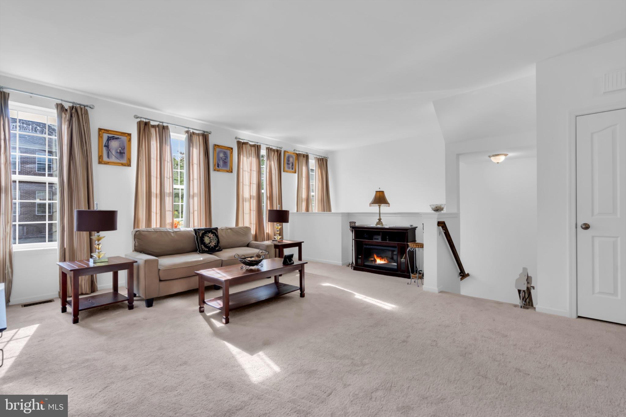 49 CREEKSIDE WAY