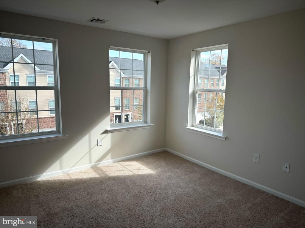 46 CREEKSIDE WAY