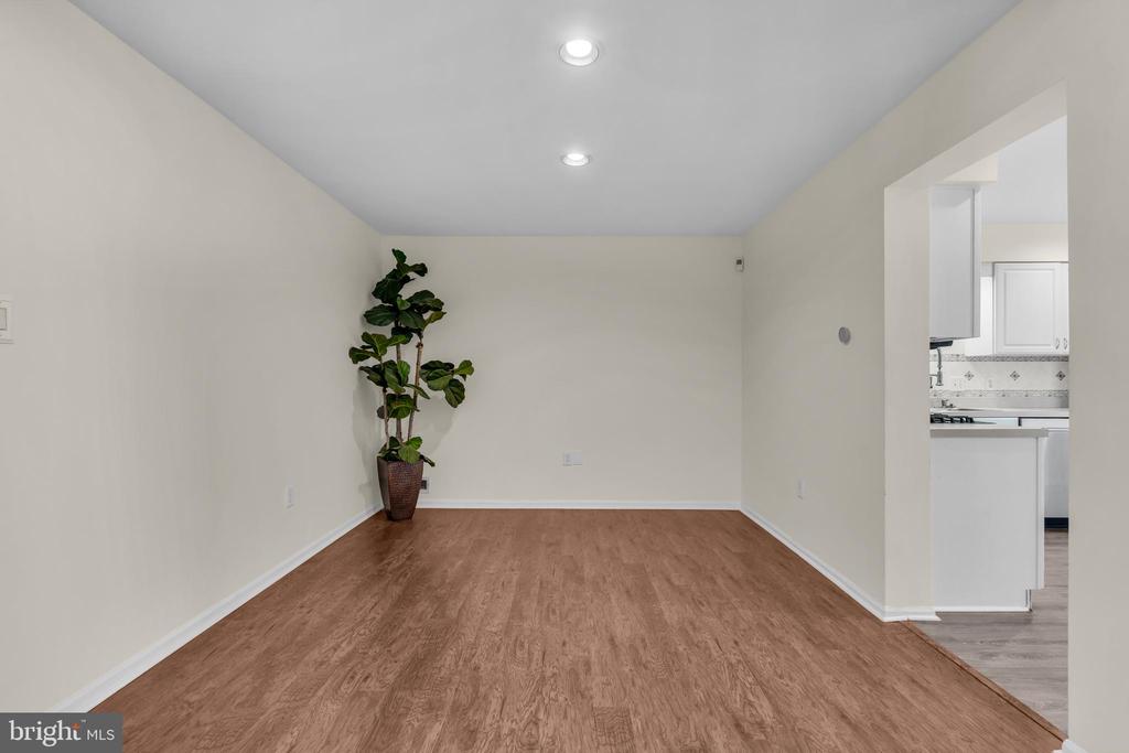 21 VALLEYBROOK COURT