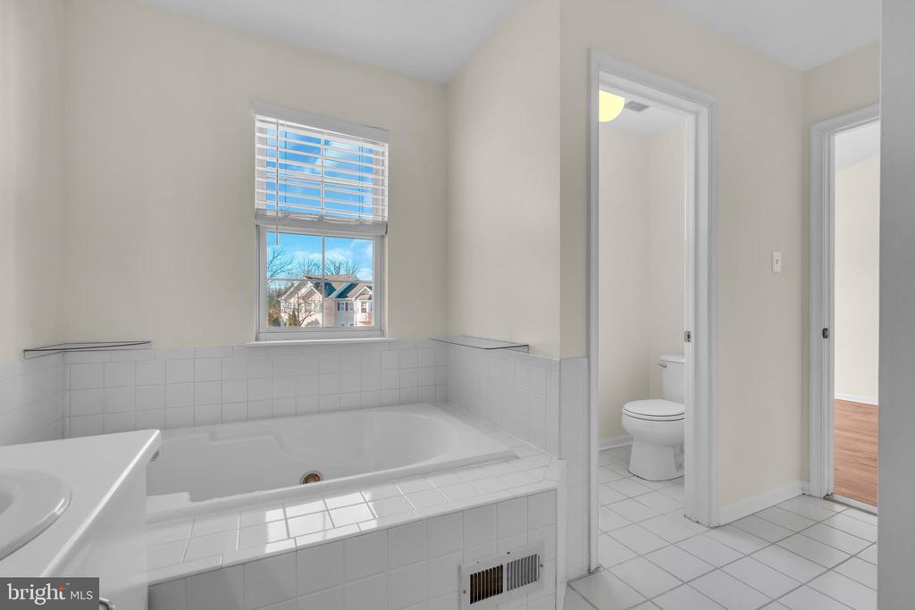 21 VALLEYBROOK COURT