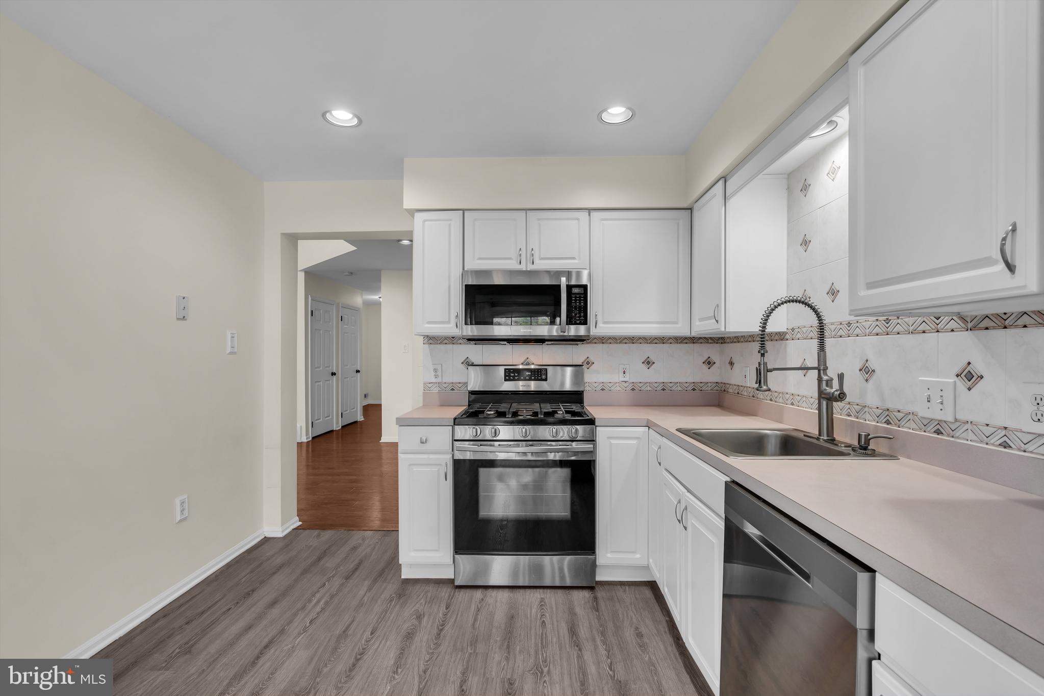 21 VALLEYBROOK COURT