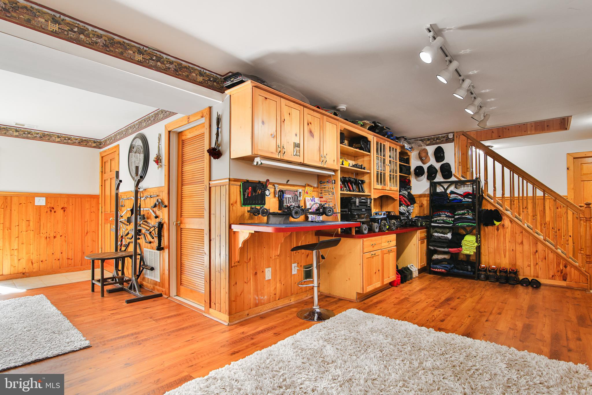 2121 RIDGEWAY ROAD