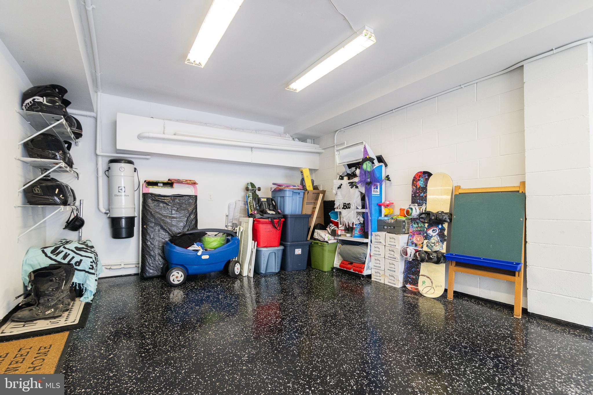 2121 RIDGEWAY ROAD