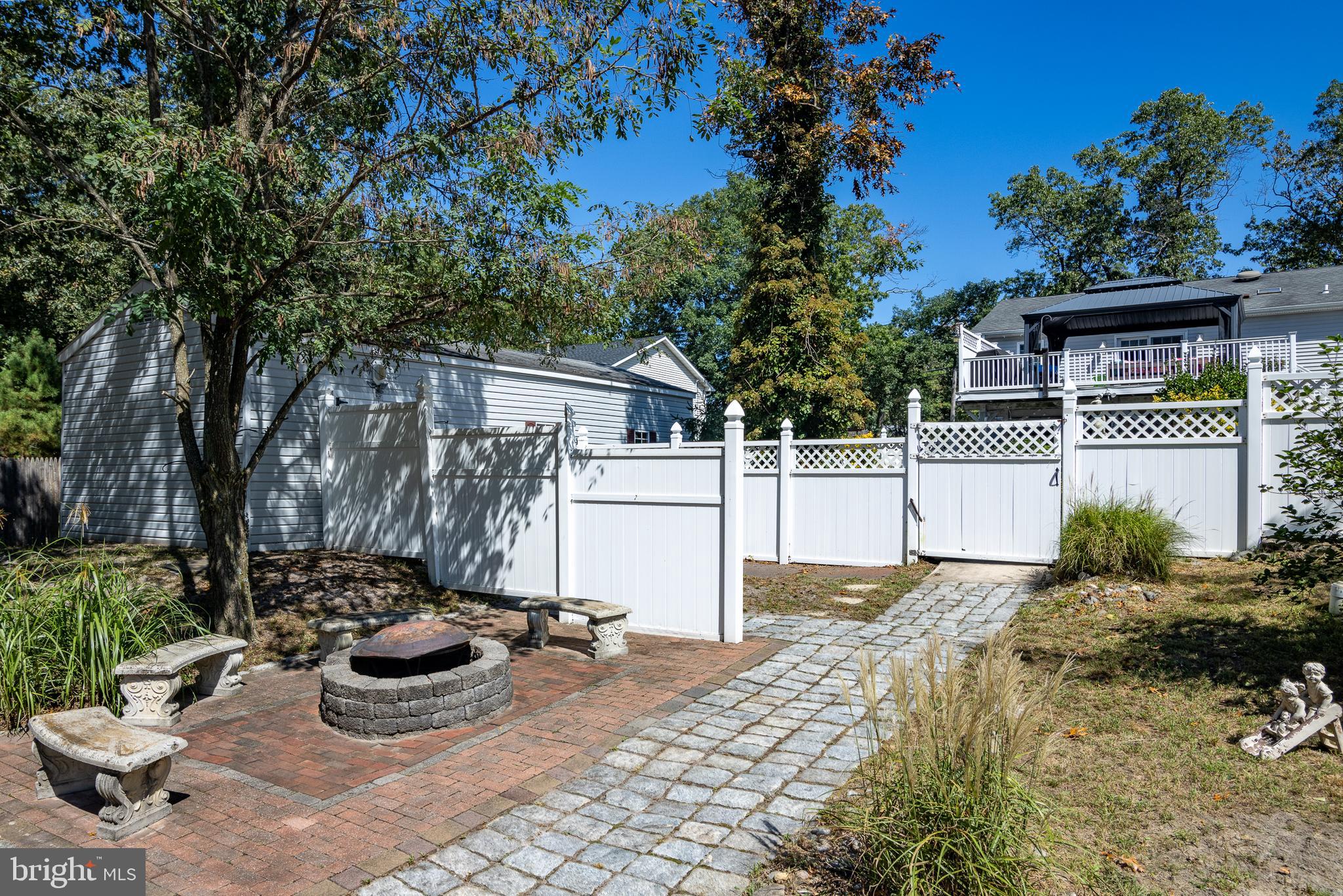 2121 RIDGEWAY ROAD