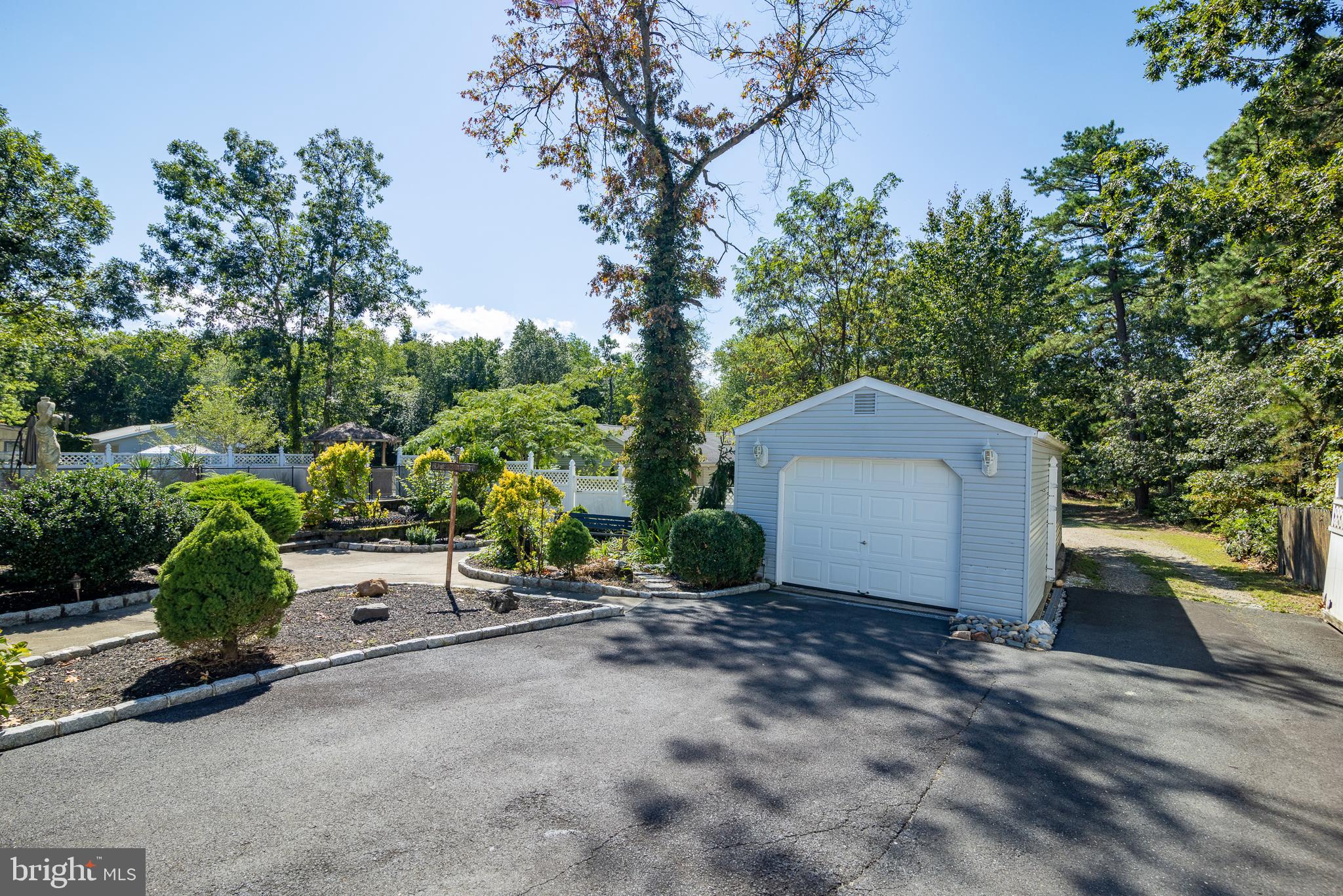 2121 RIDGEWAY ROAD