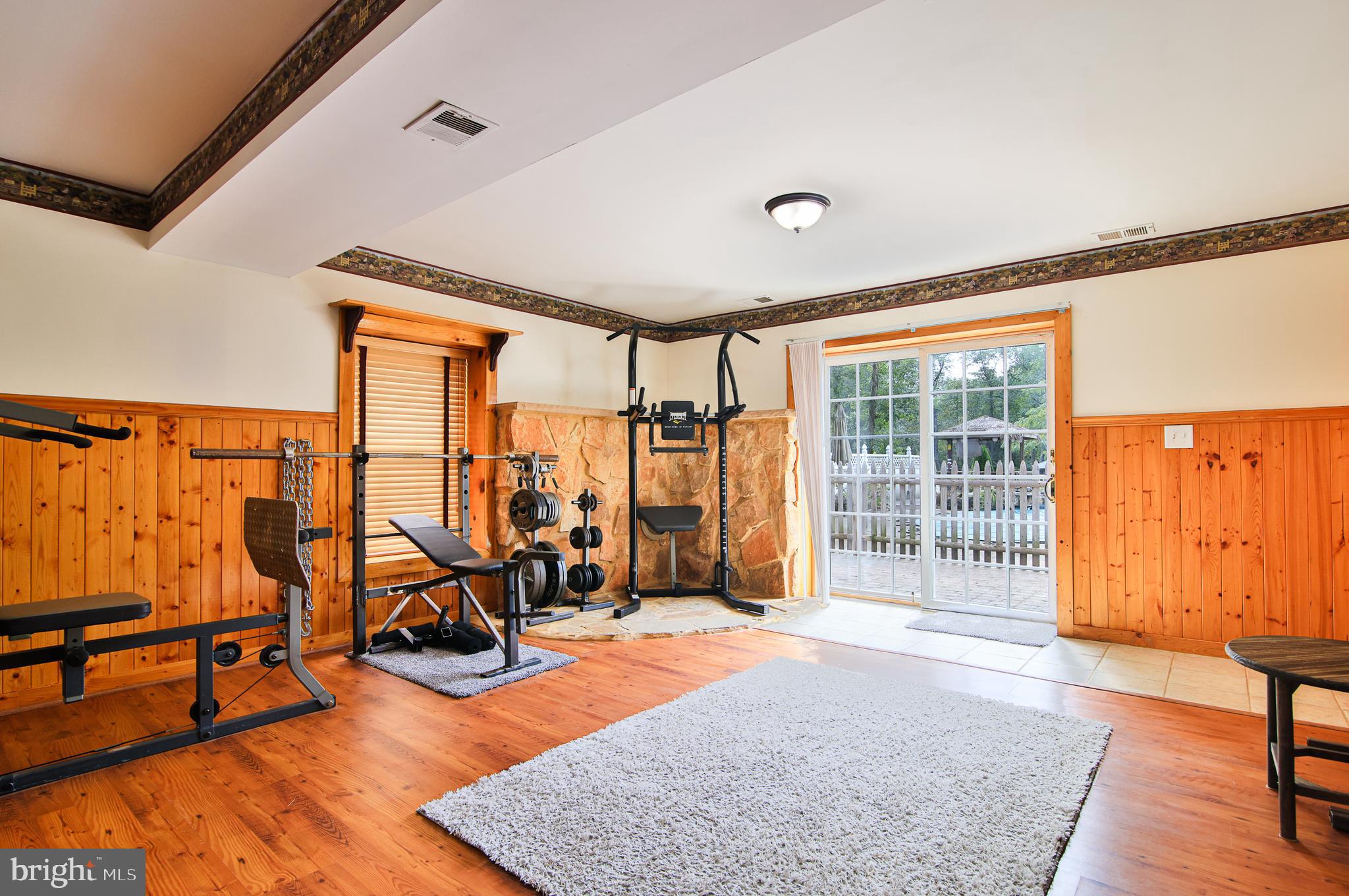 2121 RIDGEWAY ROAD