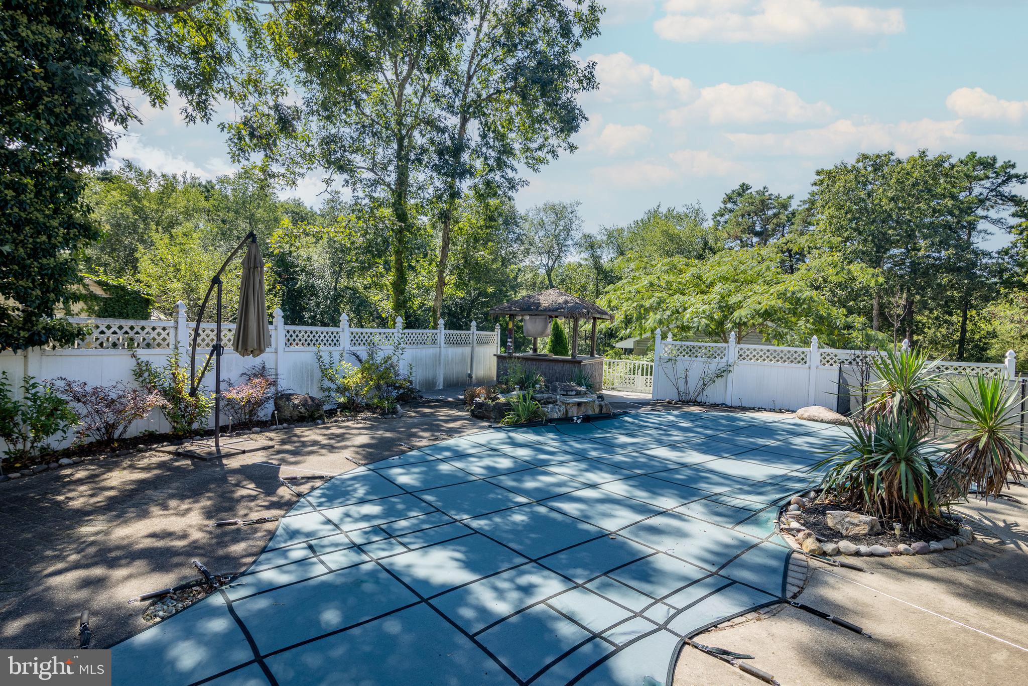 2121 RIDGEWAY ROAD