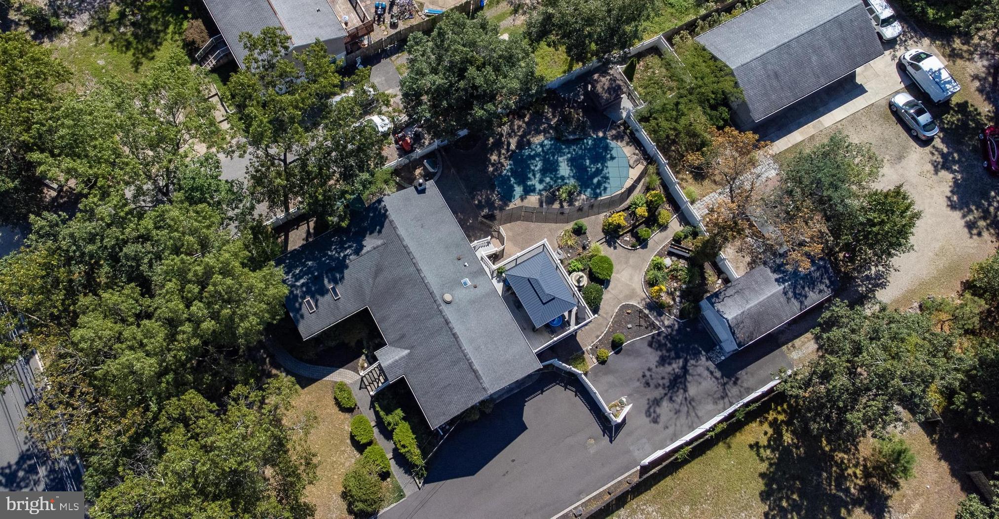 2121 RIDGEWAY ROAD