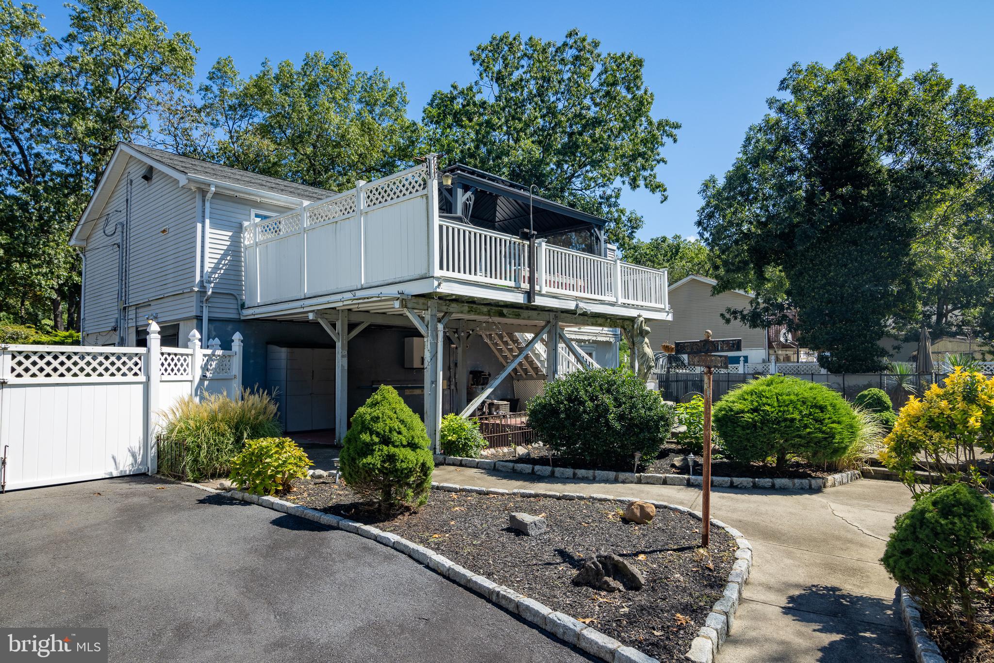 2121 RIDGEWAY ROAD