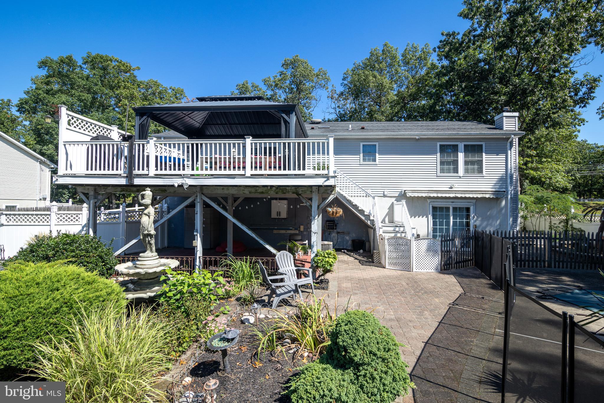 2121 RIDGEWAY ROAD