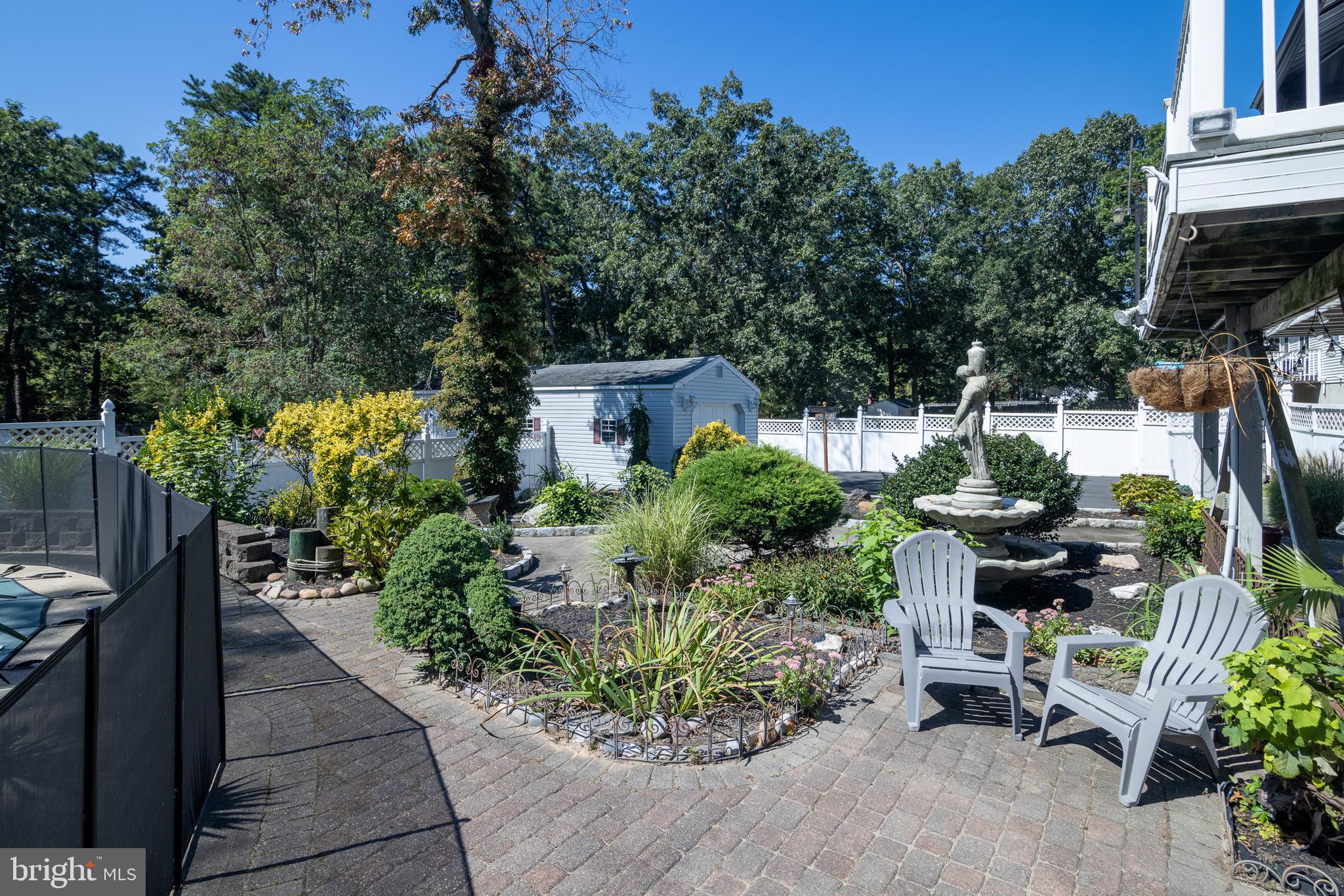 2121 RIDGEWAY ROAD
