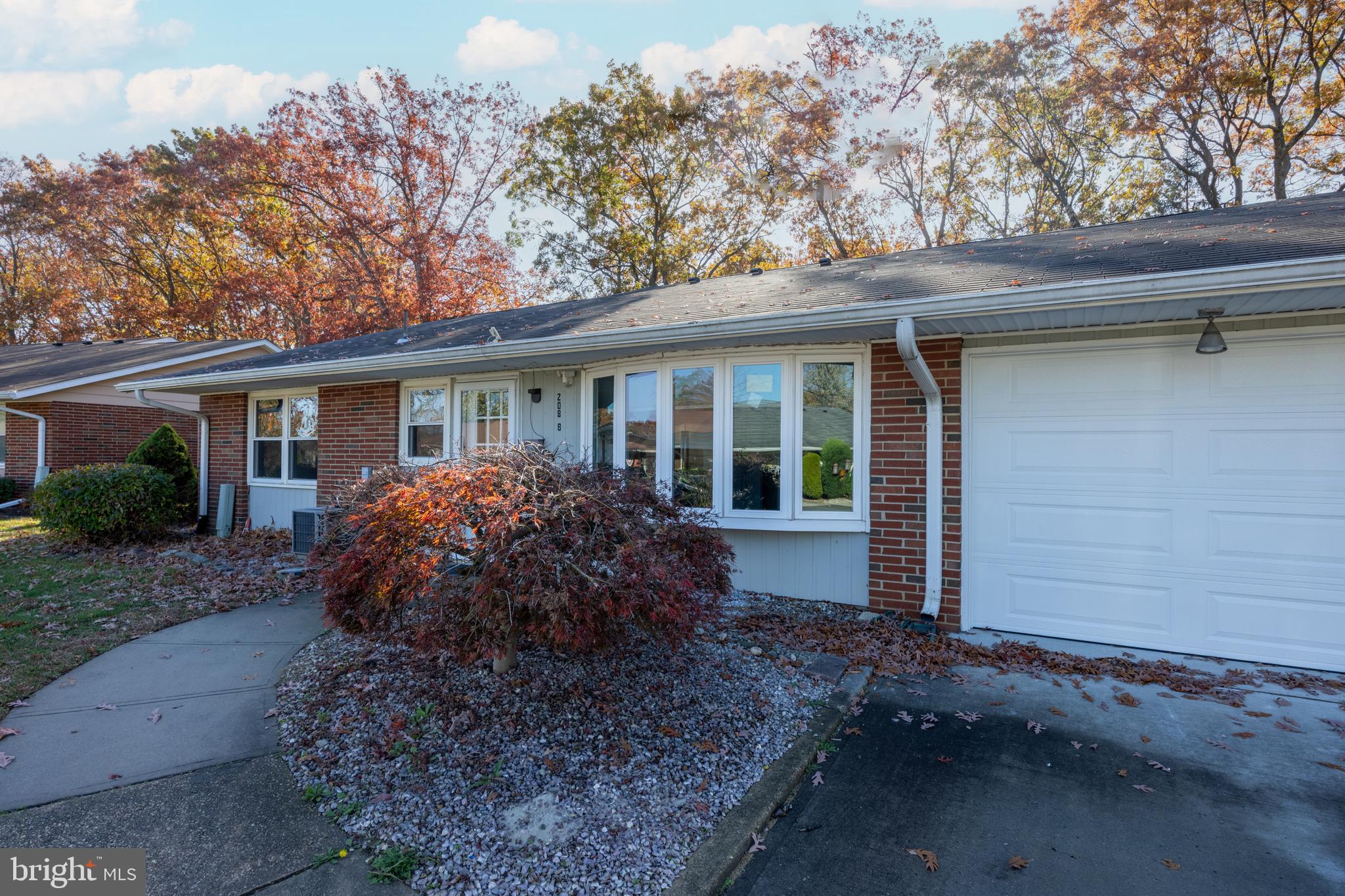 208 HUNTINGTON DRIVE B