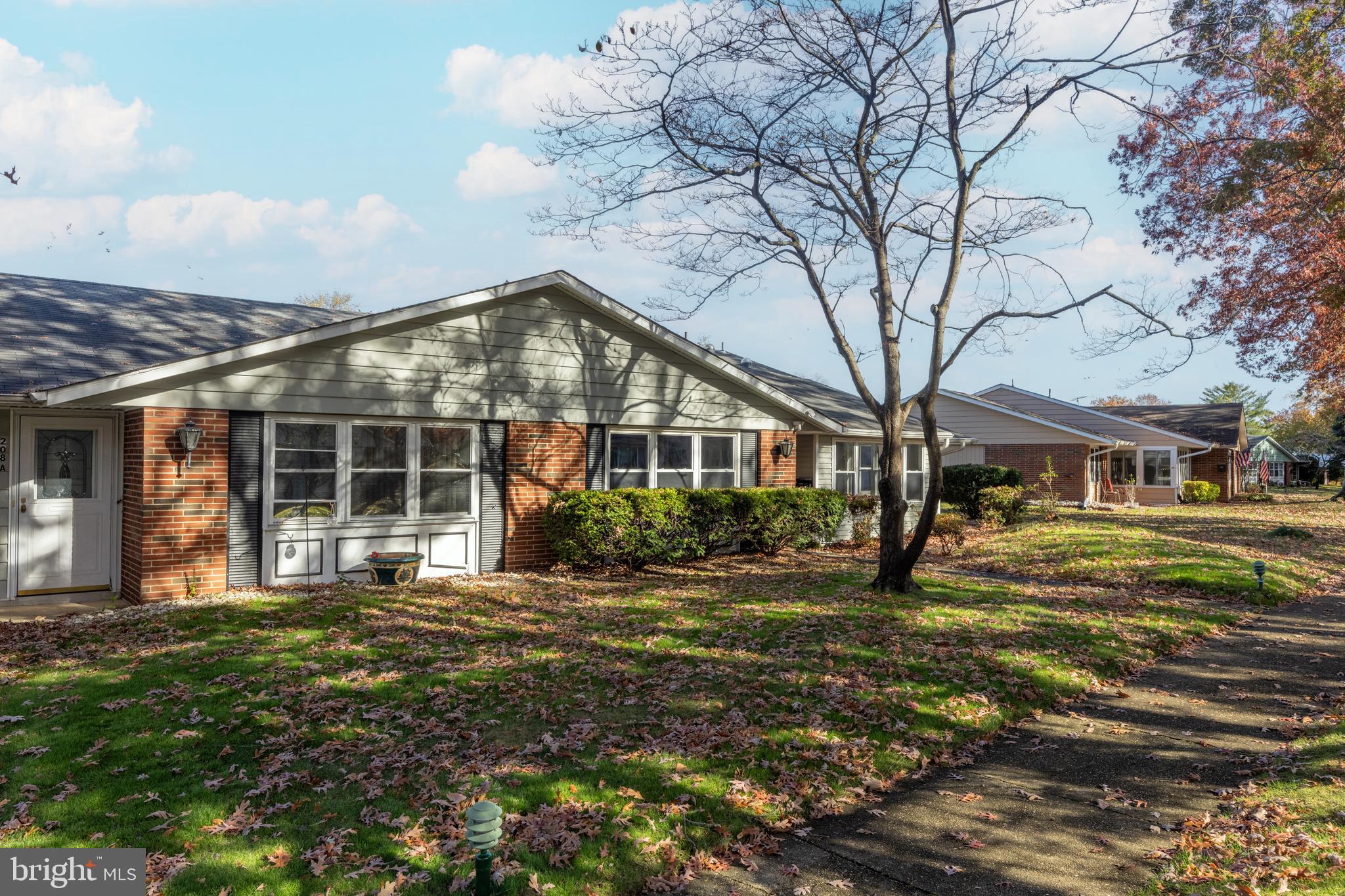 208 HUNTINGTON DRIVE B