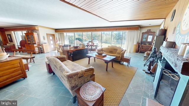19 VALLEY ROAD
