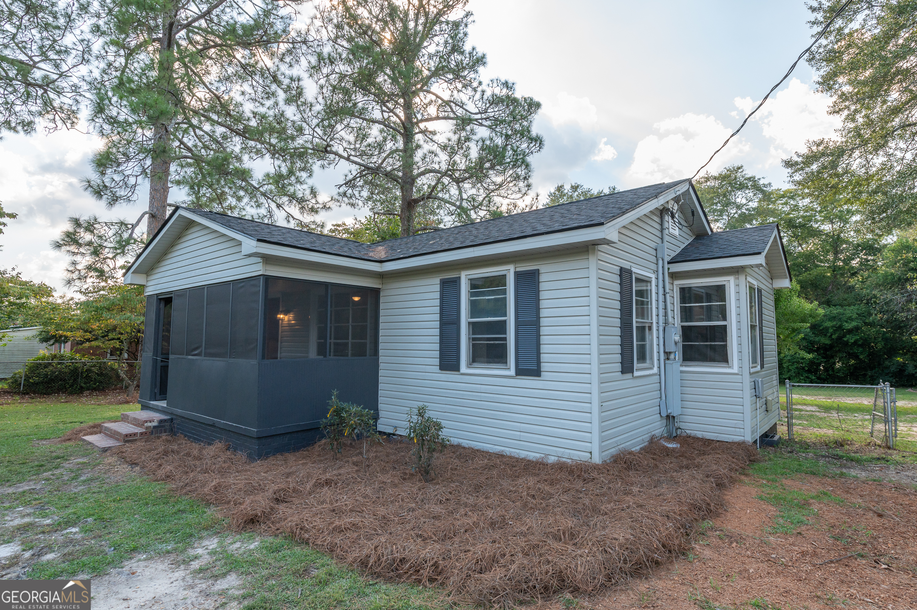 607 Woodland Drive