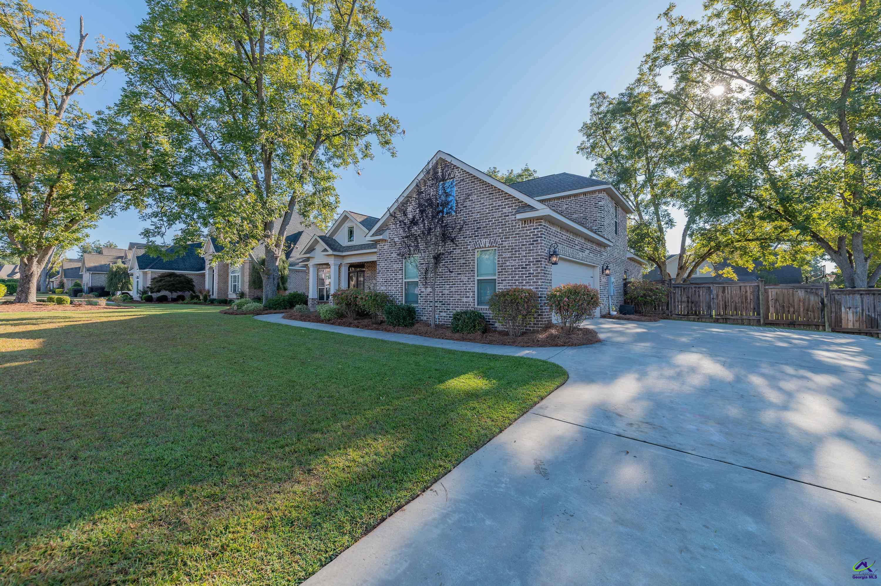 100 S Carmenville