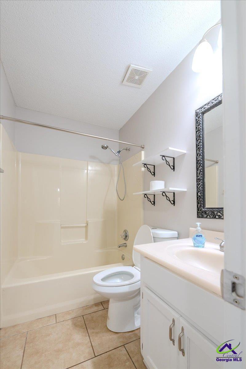 1525 Sweetwater