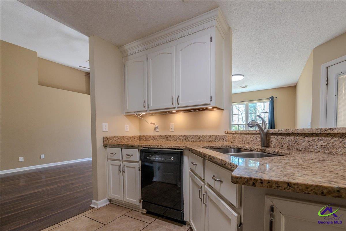 1525 Sweetwater
