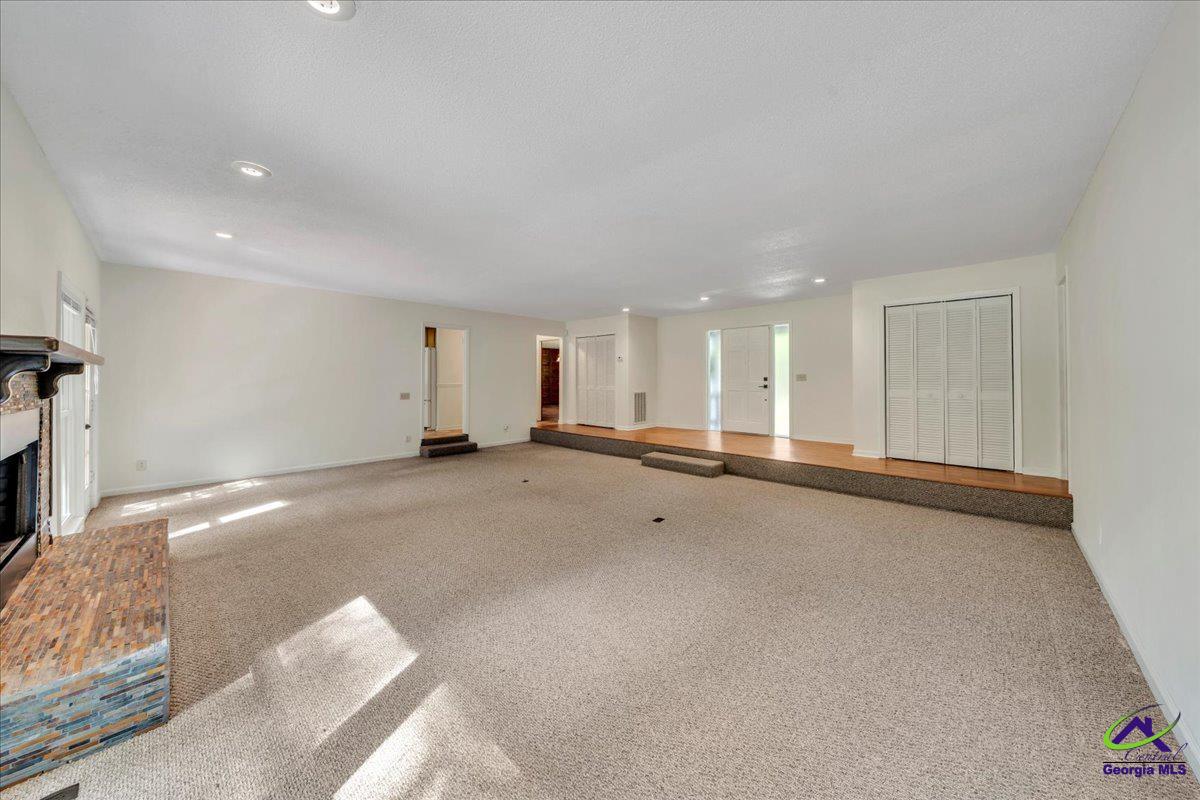 909 Cochran Dr