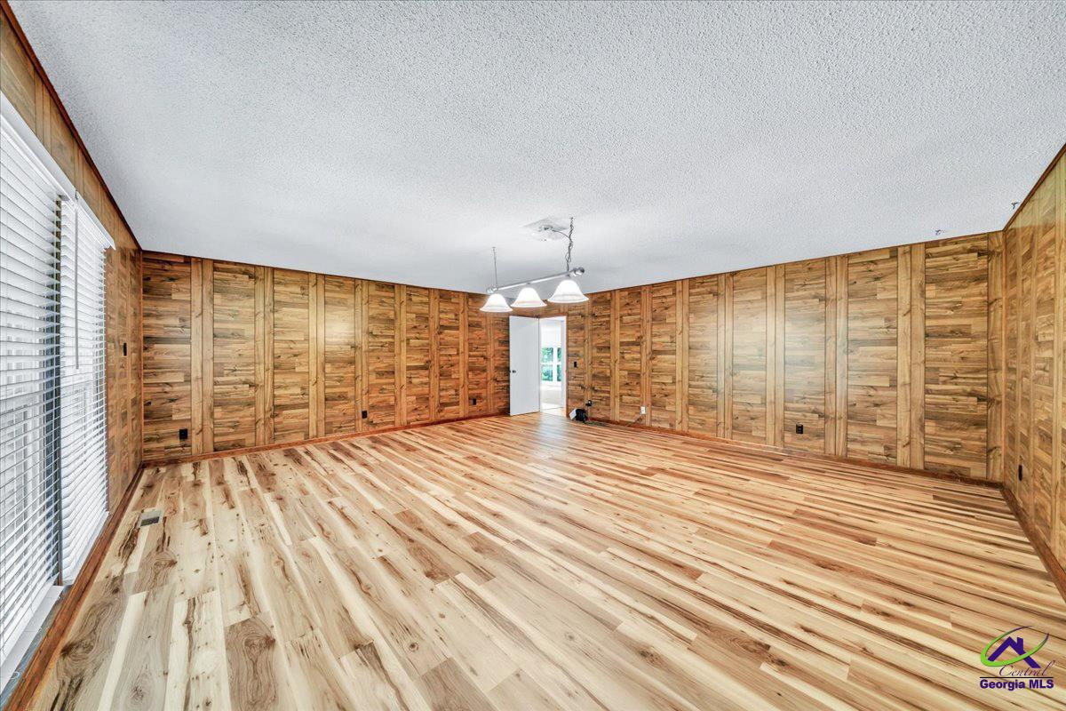 909 Cochran Dr