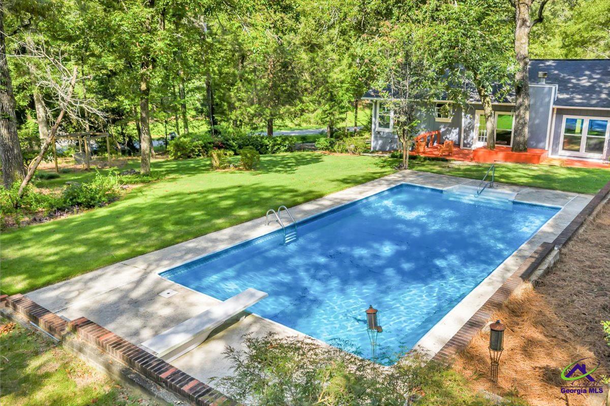 909 Cochran Dr
