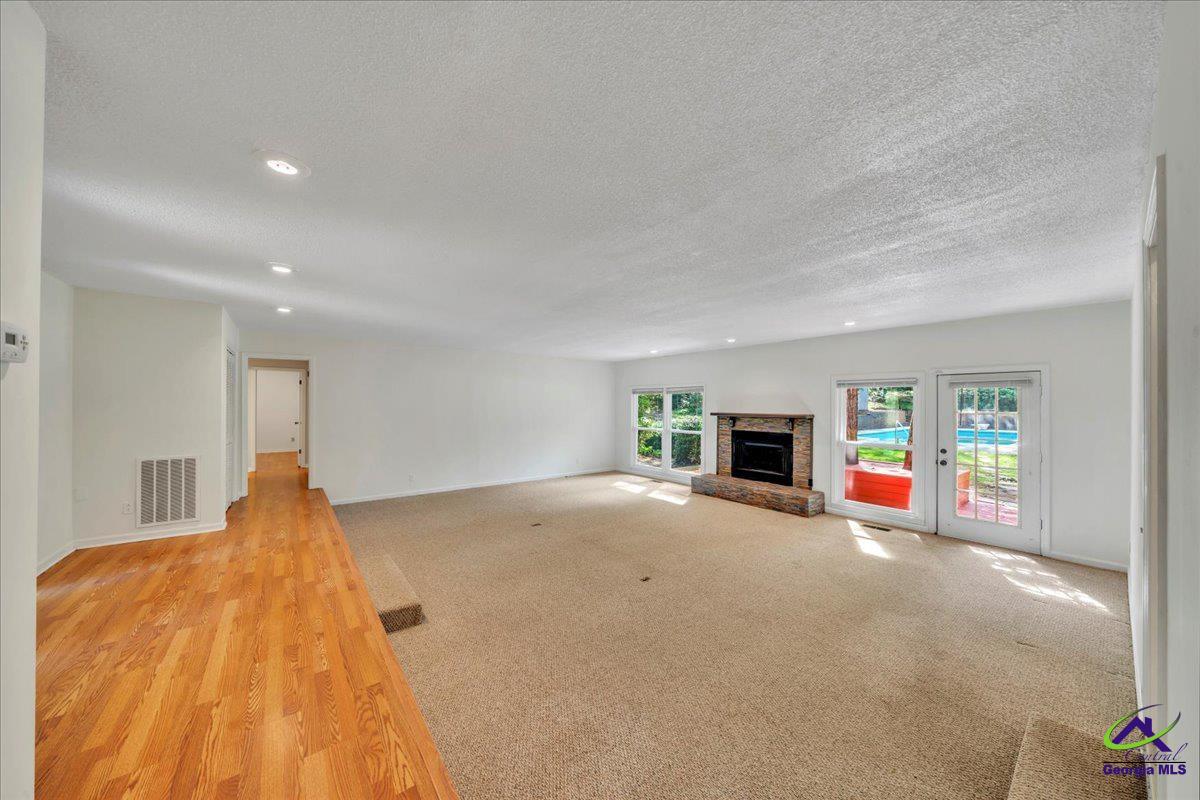 909 Cochran Dr