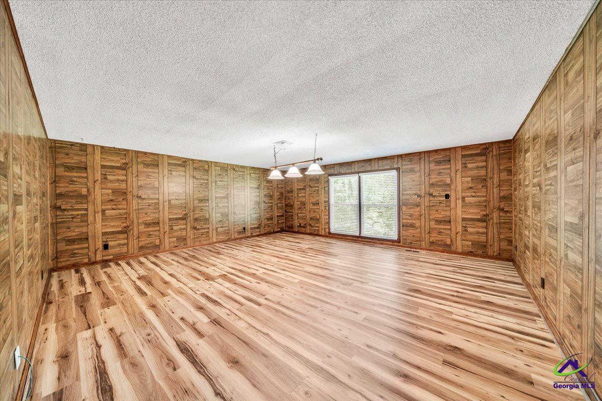 909 Cochran Dr