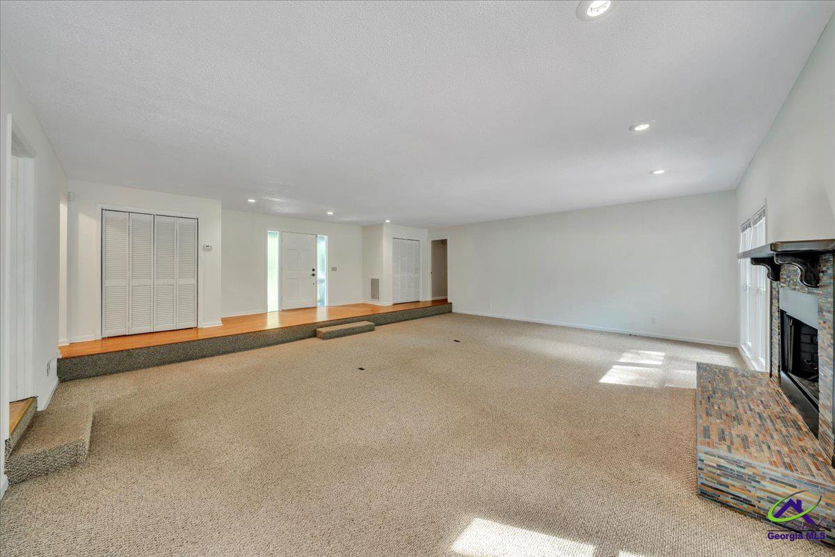 909 Cochran Dr