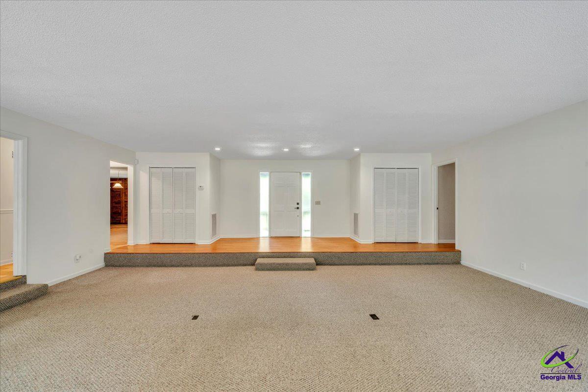 909 Cochran Dr