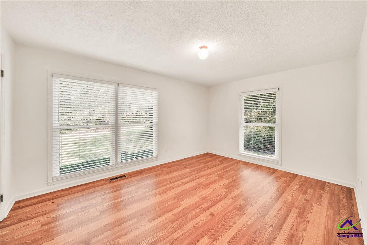 909 Cochran Dr