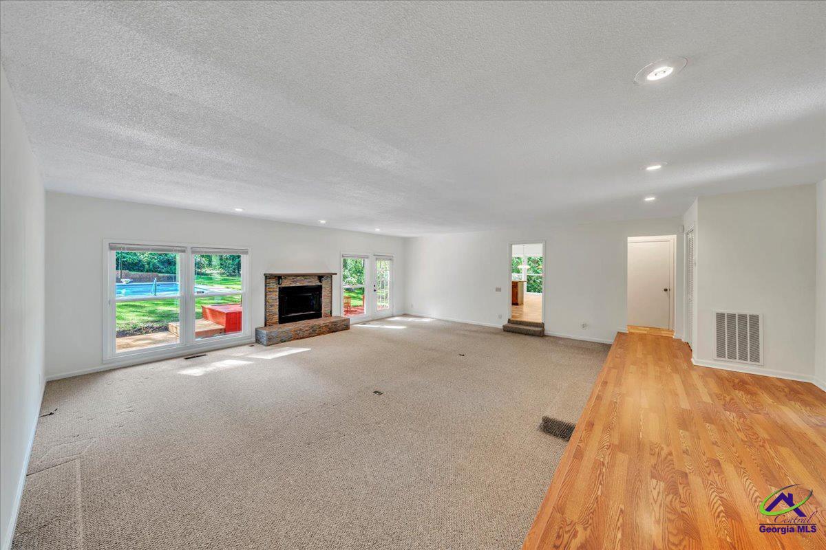 909 Cochran Dr