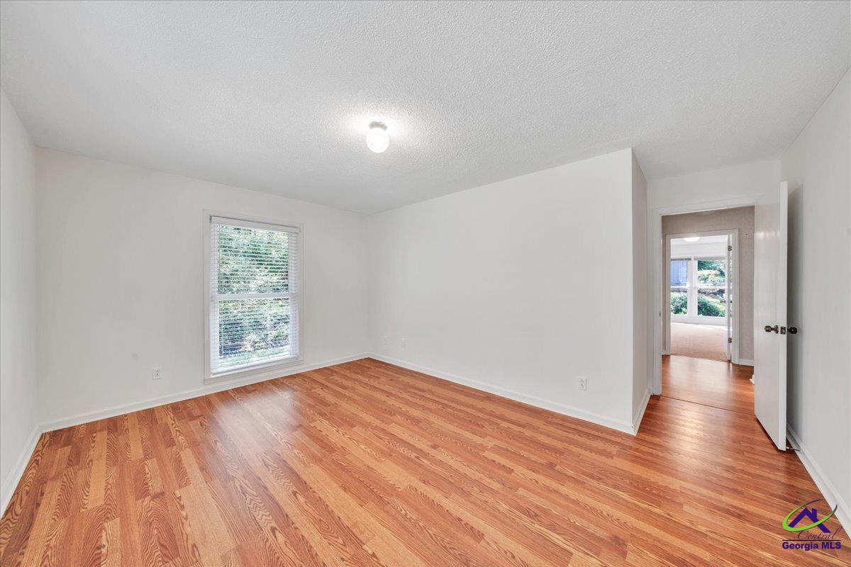 909 Cochran Dr