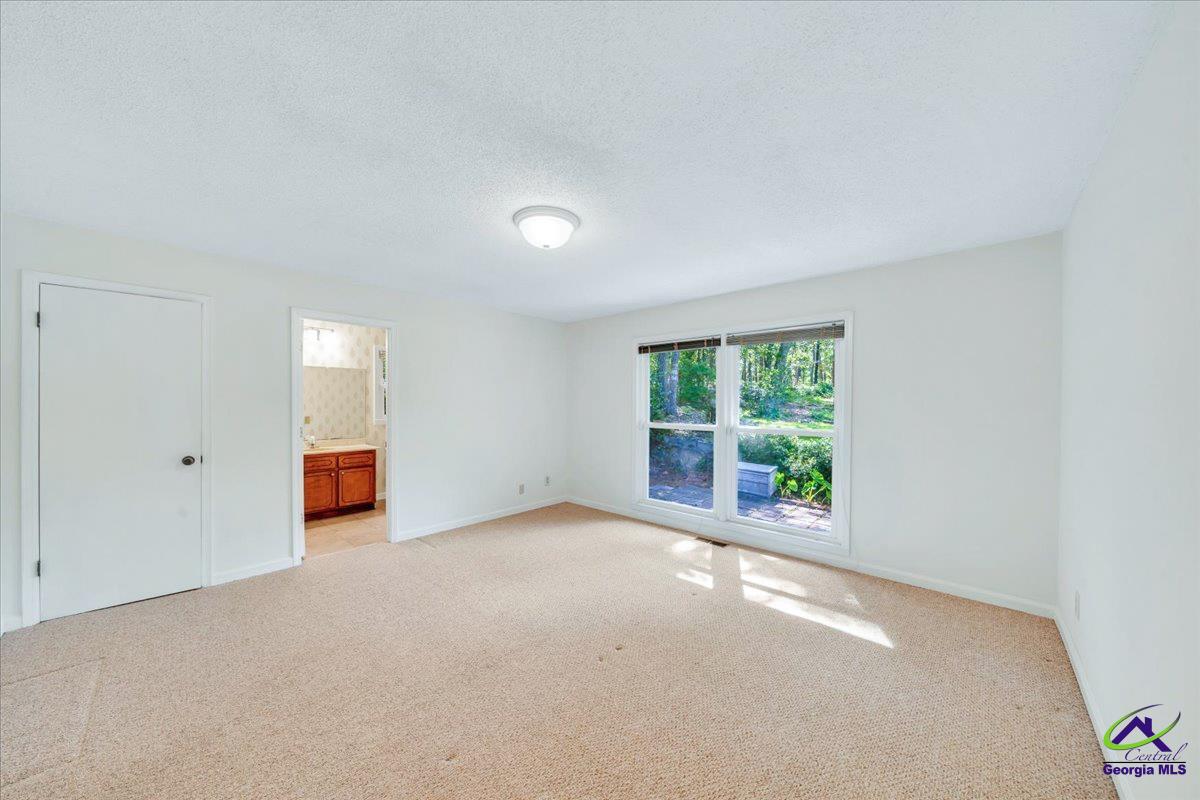 909 Cochran Dr
