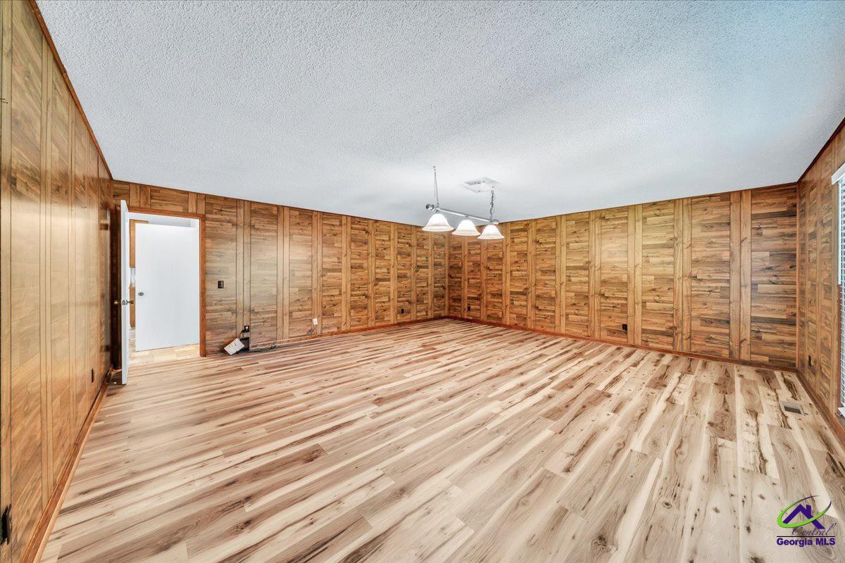 909 Cochran Dr