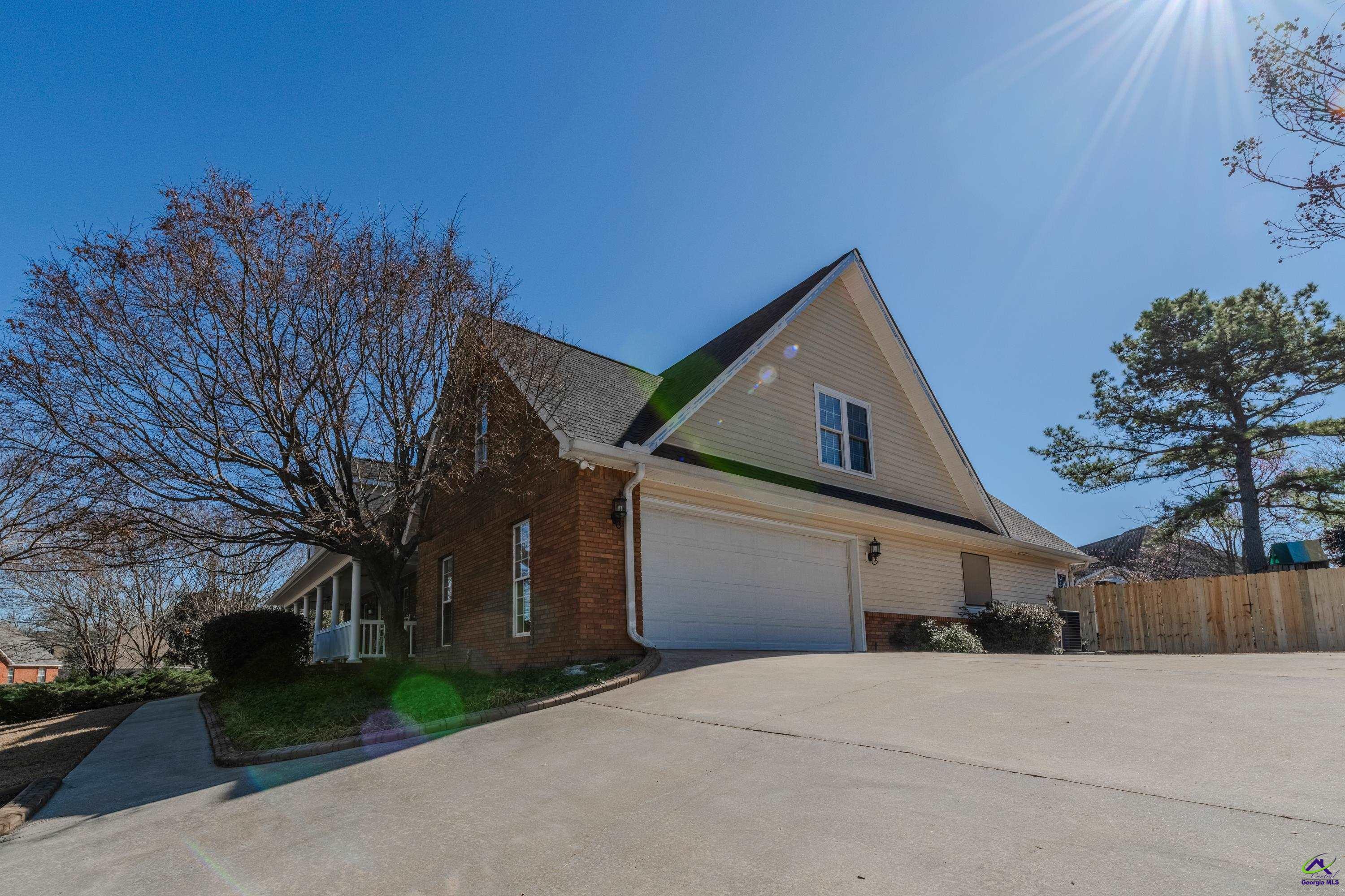 611 Bay Laurel